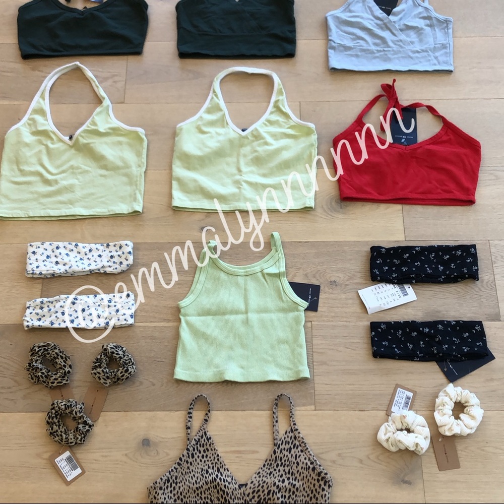 BRANDY MELVILLE MYSTERY BUNDLE 2-4 items - Picture 4 of 8